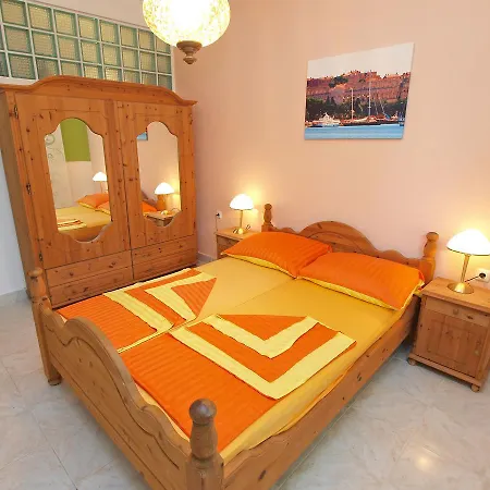 Ivan 65 Apartment *