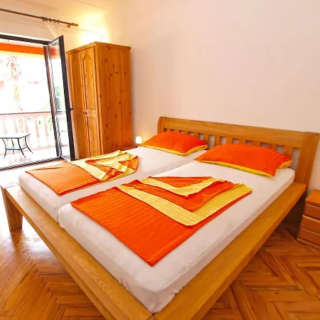 Ivan 65 Apartment *