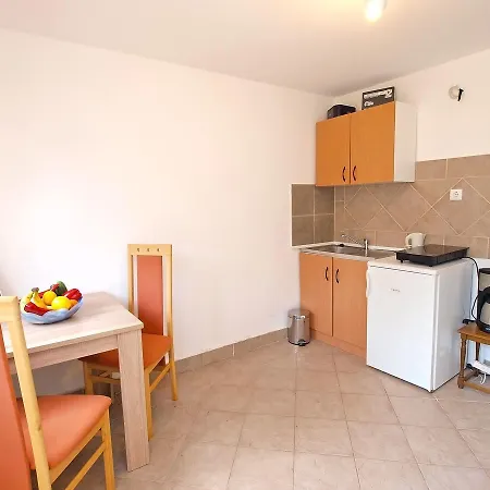 Ivan 65 Apartment *