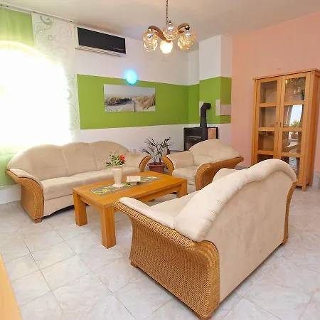Ivan 65 Apartment Stinjan