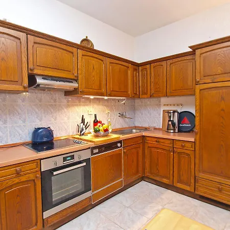 Ivan 65 Apartment Stinjan