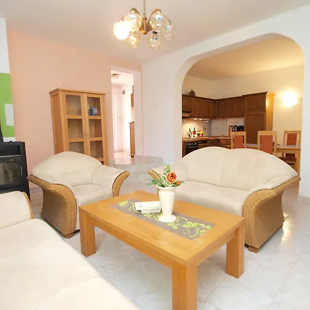 Ivan 65 Apartment Stinjan